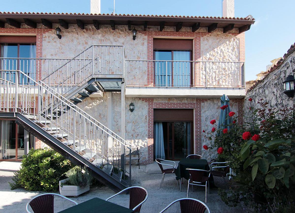 Apartamentos Turisticos Los Abuelos Montemayor de Pililla Εξωτερικό φωτογραφία