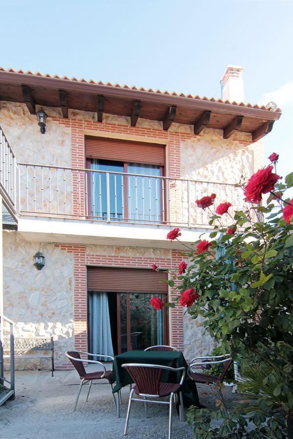 Apartamentos Turisticos Los Abuelos Montemayor de Pililla Εξωτερικό φωτογραφία
