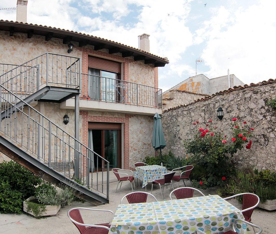 Apartamentos Turisticos Los Abuelos Montemayor de Pililla Εξωτερικό φωτογραφία