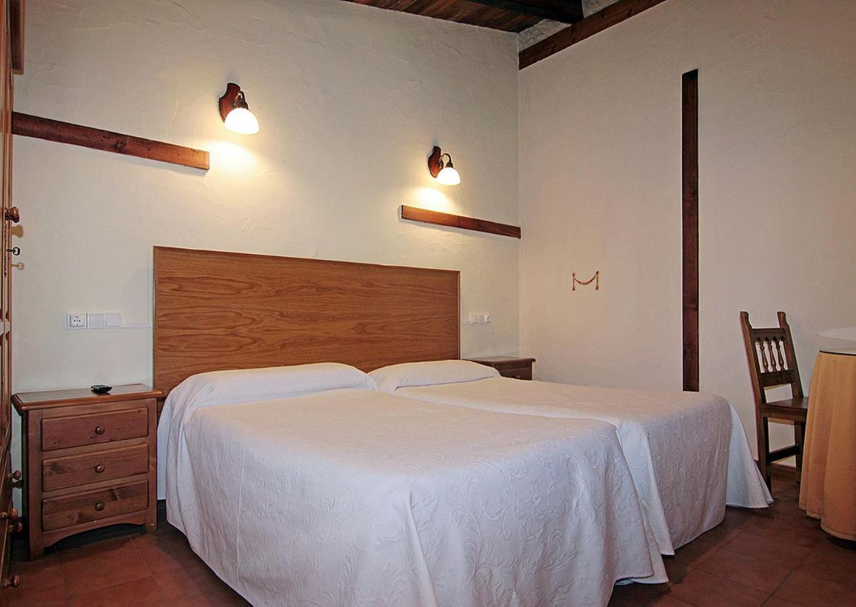 Apartamentos Turisticos Los Abuelos Montemayor de Pililla Εξωτερικό φωτογραφία