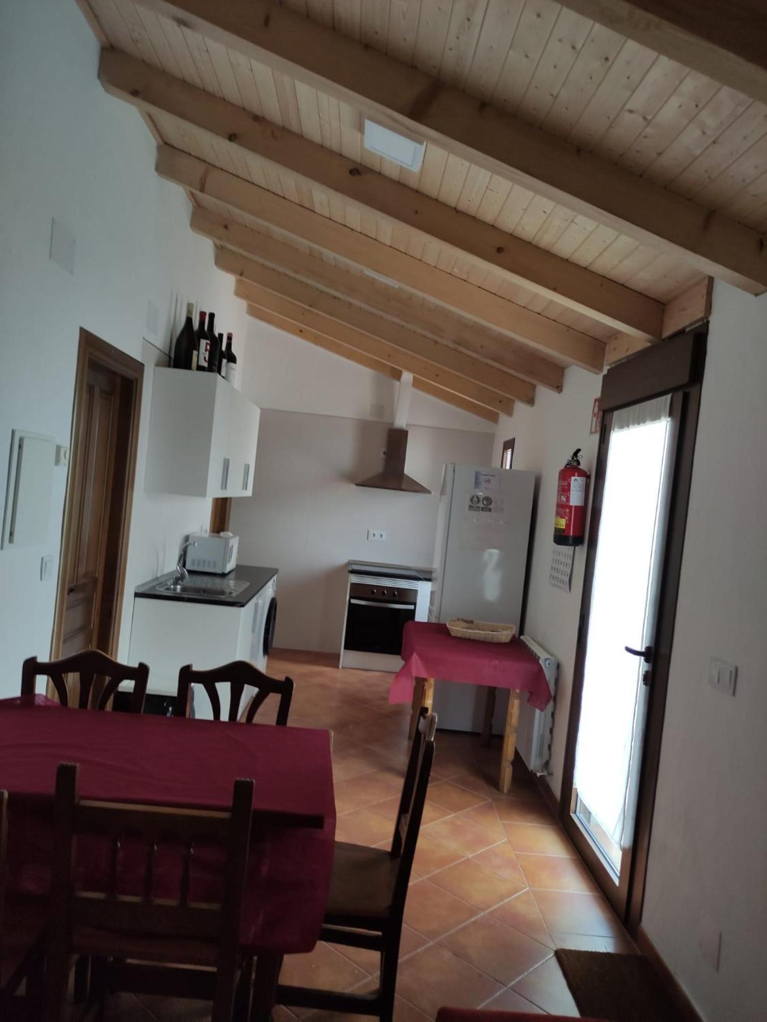 Apartamentos Turisticos Los Abuelos Montemayor de Pililla Εξωτερικό φωτογραφία