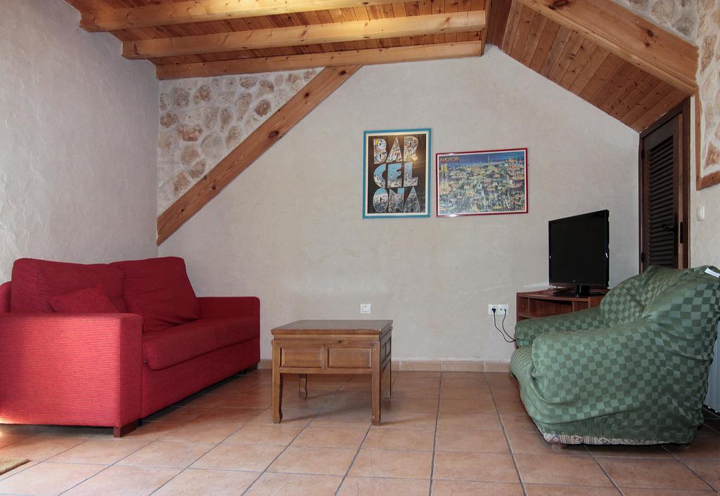 Apartamentos Turisticos Los Abuelos Montemayor de Pililla Εξωτερικό φωτογραφία