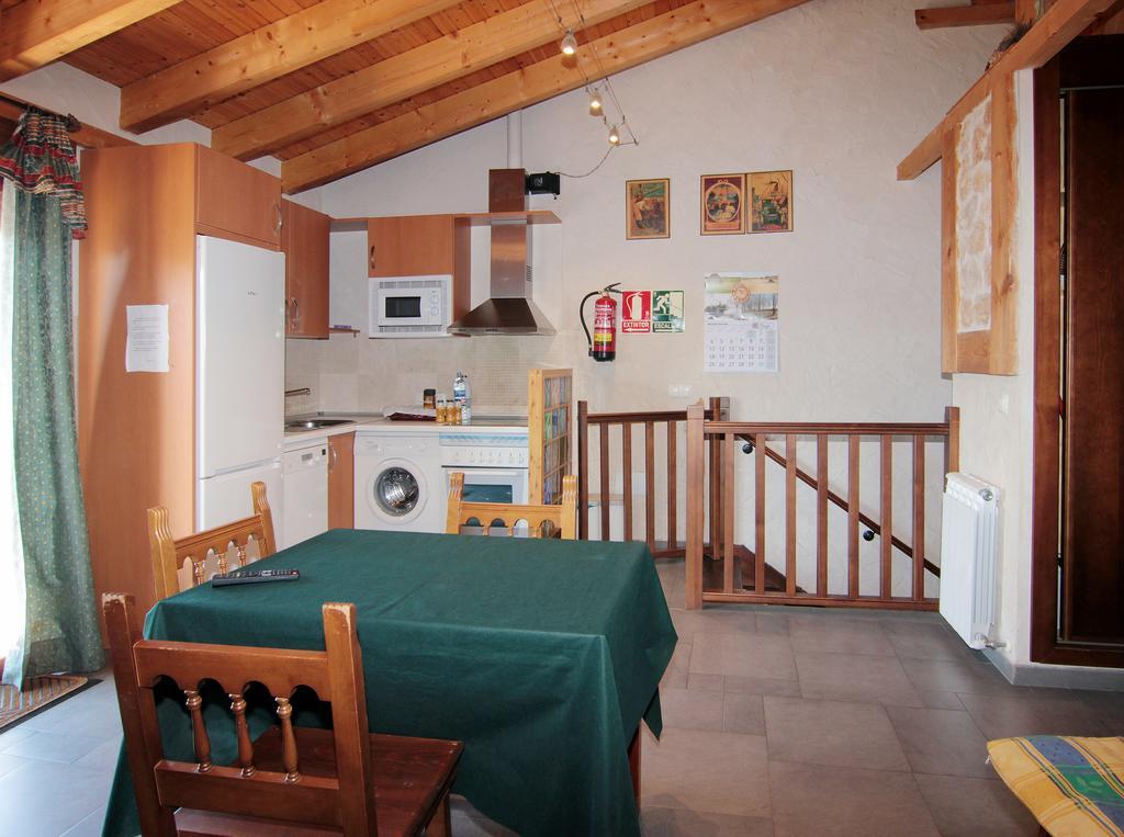 Apartamentos Turisticos Los Abuelos Montemayor de Pililla Εξωτερικό φωτογραφία